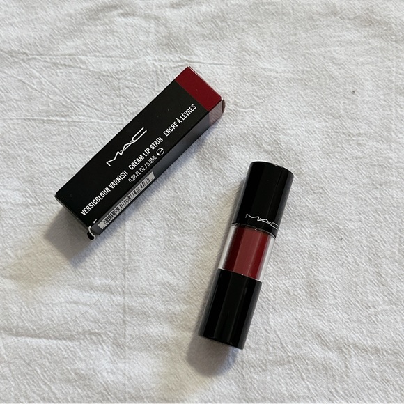 MAC Gloss - 106 No Interruptions - Picture 1 of 2